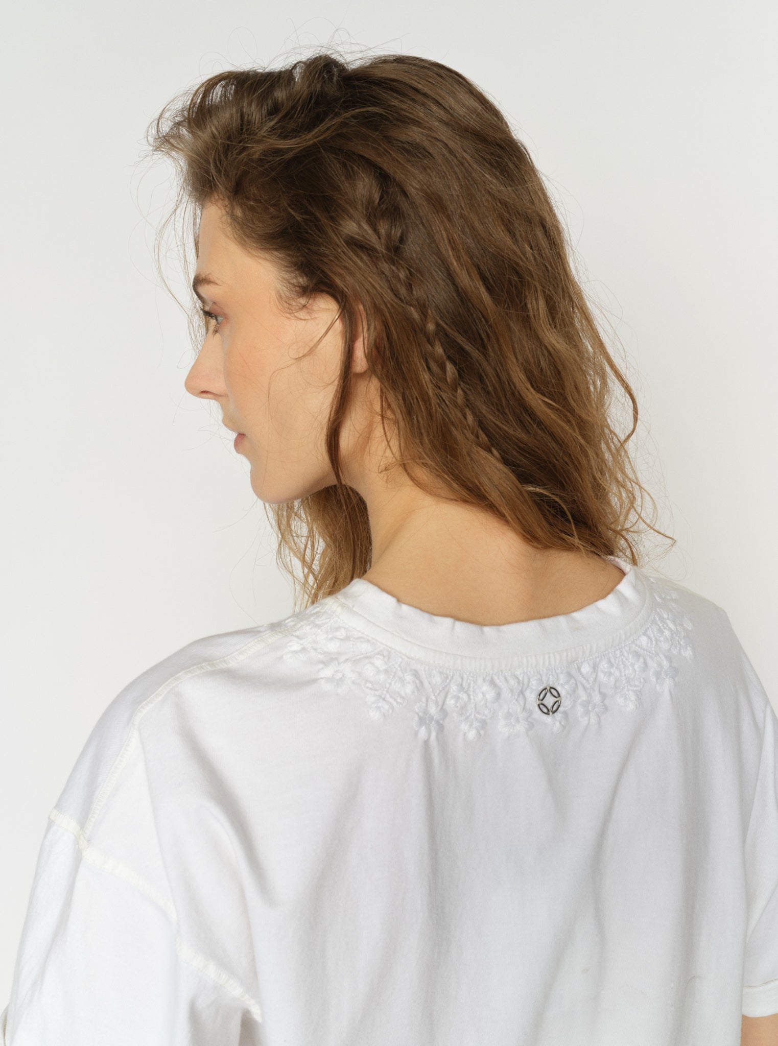 Modelshot / White / Detail